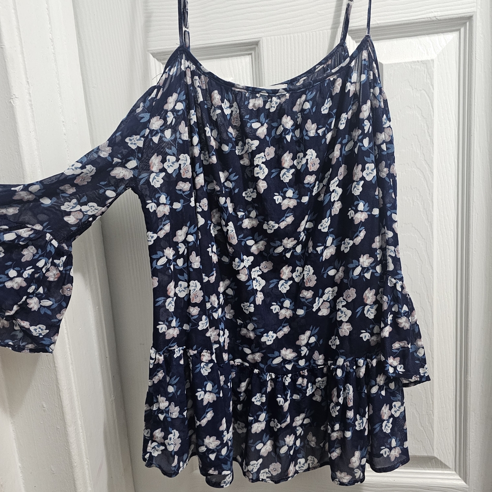 Eden & Olivia Navy Floral Top